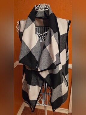 Yacín Black & White Plaid Open-Front Vest Jacket